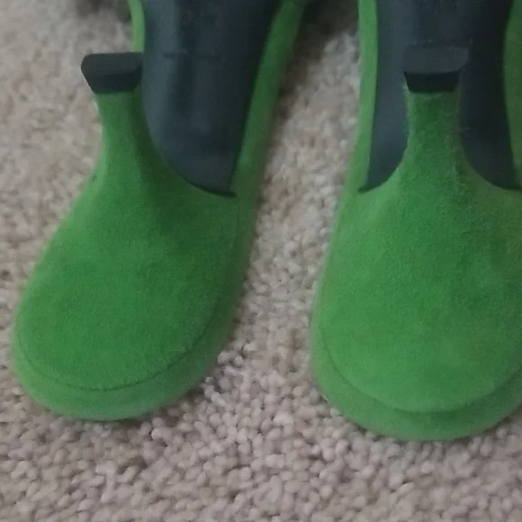 Prada Green Sandals with Metallic Chain Embellishment - Picture 11 of 16